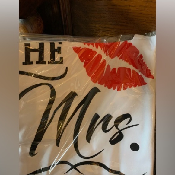 Deluxy Mr & Mrs Apron, Potholder And Cookbook Set For Couple new 6pcs - Picture 4 of 4